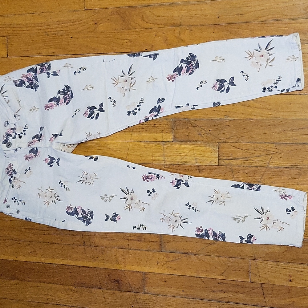 Lucky Brand LOLITA CAPRI SZ 4/27 Like New